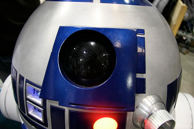 Illustration for article titled DIY R2-D2 Is Even Better than the Real Thing